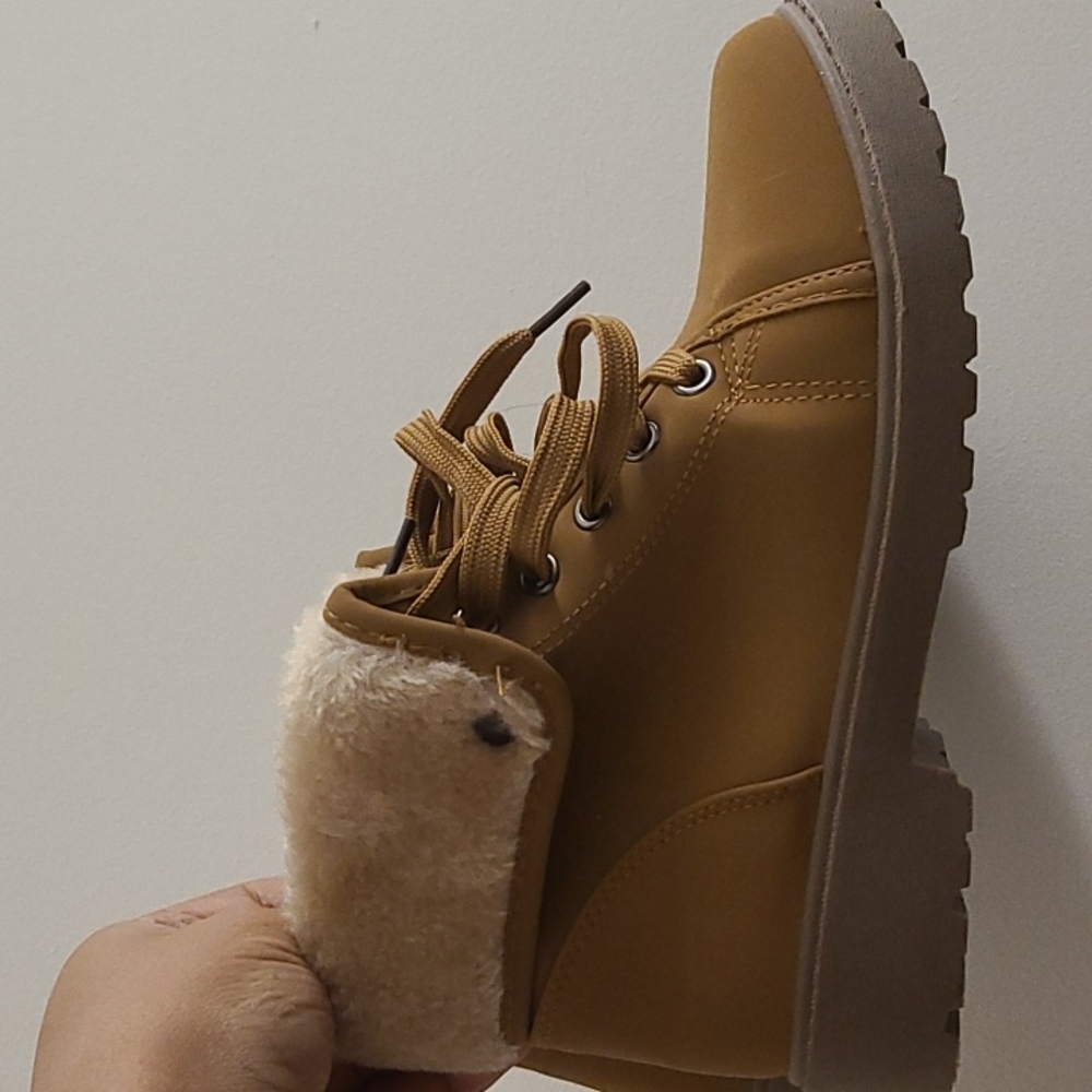 TAN BOOTS WOMEN'S SIZE 6 NEW NEVER WORN FOLDING CUFF WITH SNAPS
